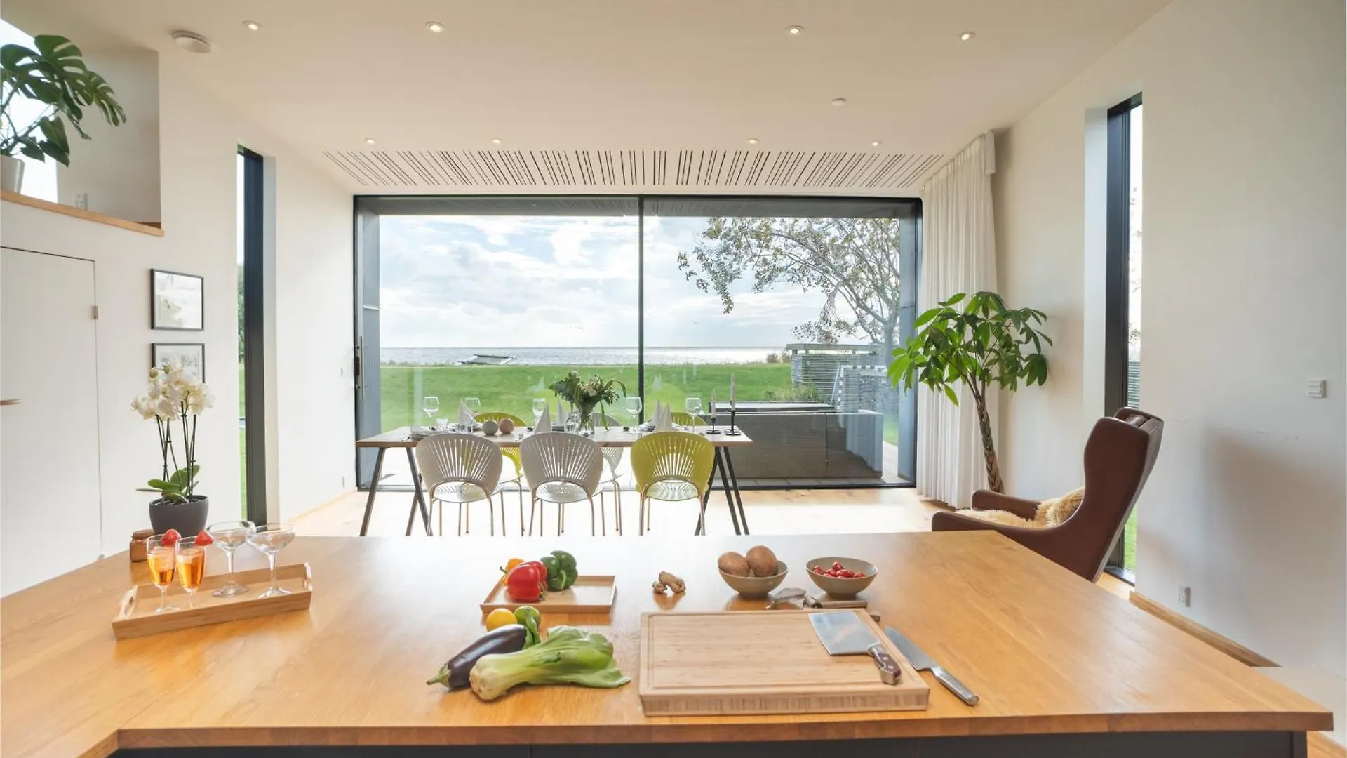 Ocean View In First Row. Architectural Pearl Apartment Dragor